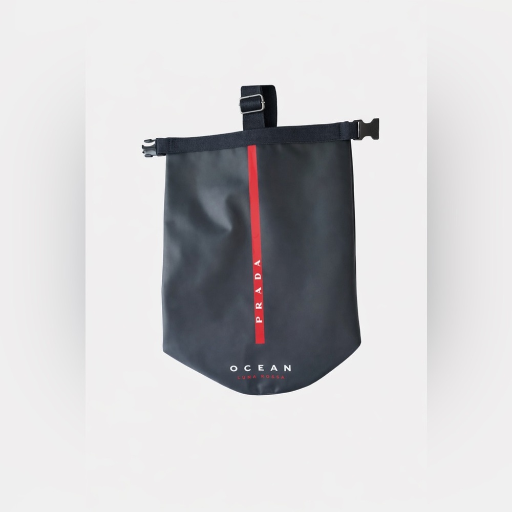 PRADA Luna Rossa Ocean Red Tab Navy Sling Bag Backpack GWP VIP New With Out Tags - Picture 3 of 5